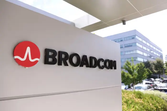 Anthropic Teams Up with Broadcom & Google to Build Next-Gen AI Chips — A Strategic Shift Beyond Nvidia
