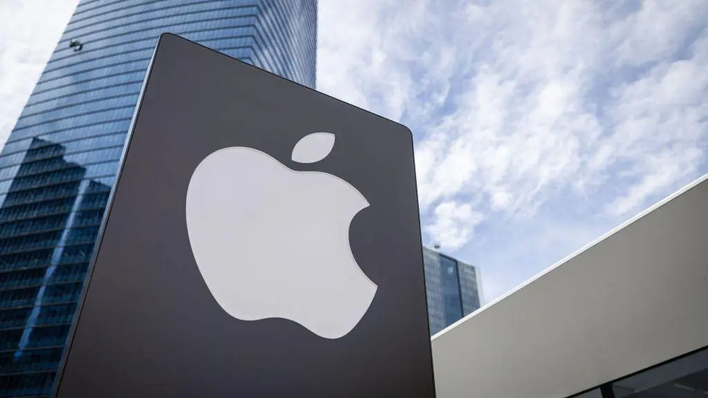 Apple Braces for $900M Tariff Blow, Accelerates iPhone Shift to India