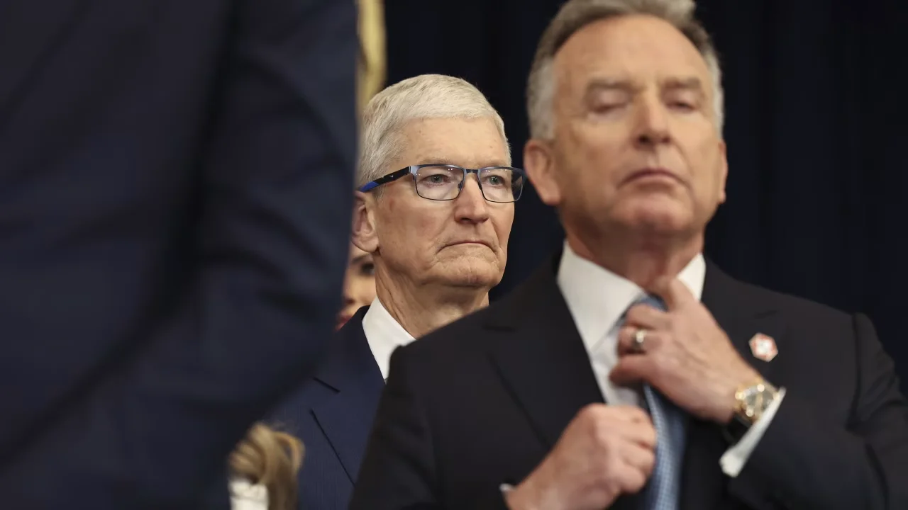 Apple CEO Urges Revisions to U.S. Child Online Safety Bill Over Privacy Fears