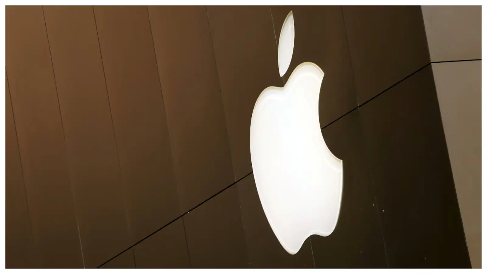 Apple Cracks Open the AI Vault: Developers to Gain Access to Powerful In-House Models