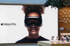 Apple Puts Vision Pro Updates on Hold to Chase AI Glasses Boom