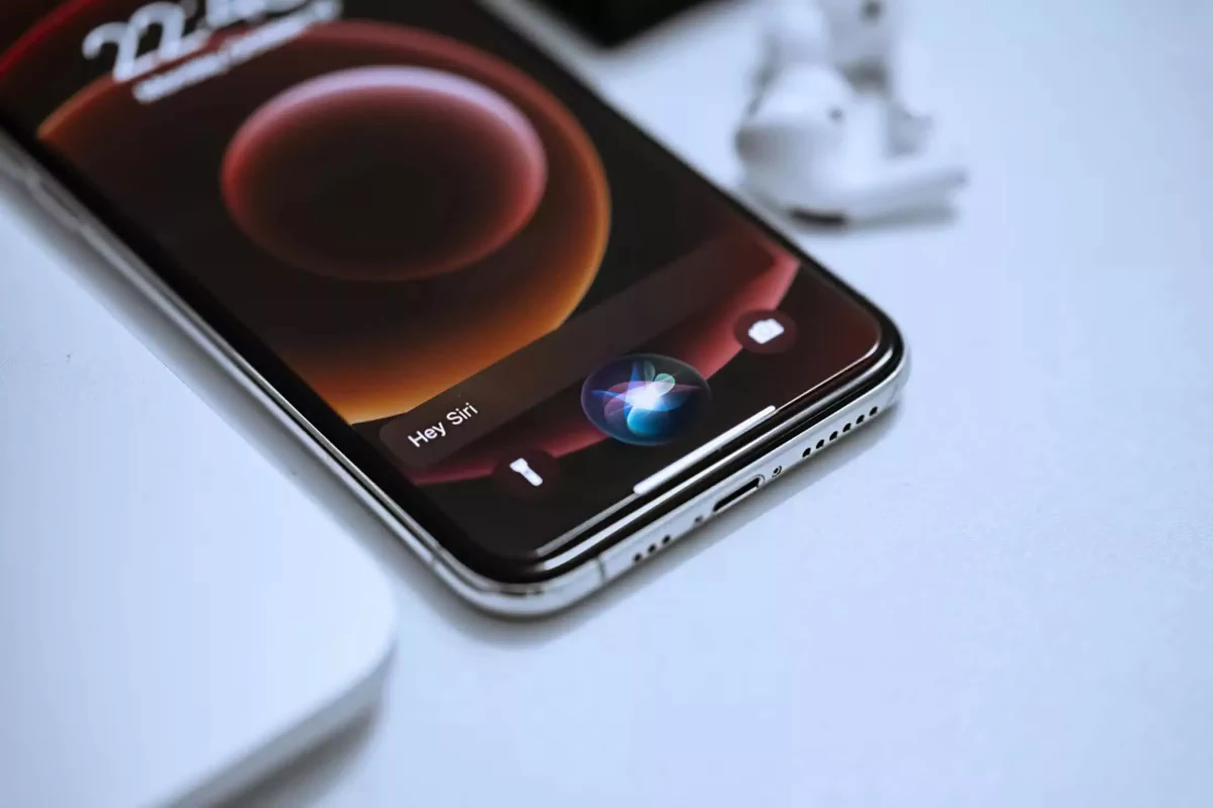 Apple’s AI Gamble Hits Trouble as Siri Upgrade Delays Raise Questions Over Strategy