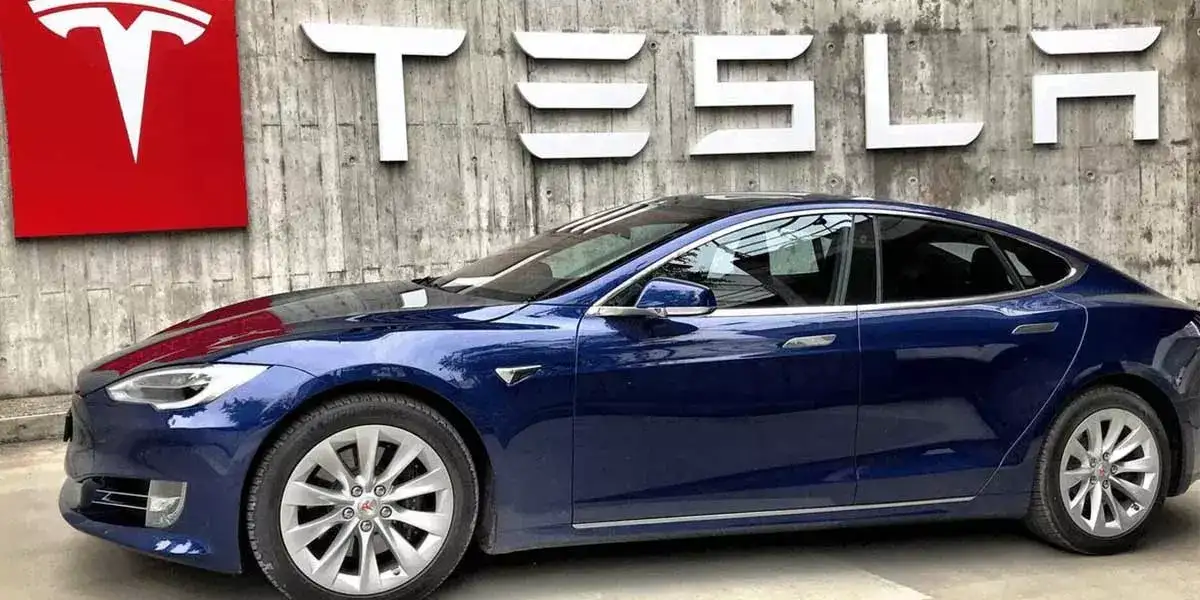 Elon Musk’s Grok AI to Ride Shotgun in Teslas Starting Next Week