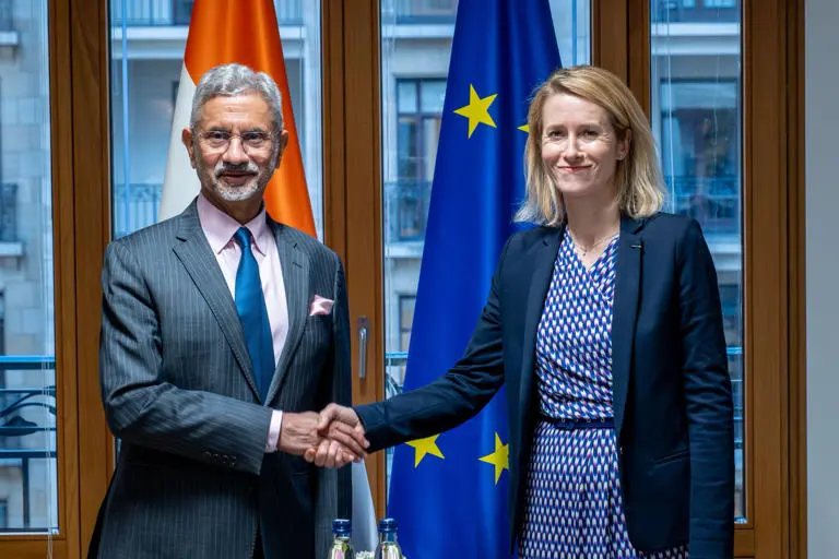 Global Conflict Exposes India’s EV Vulnerabilities Amid Energy Uncertainty