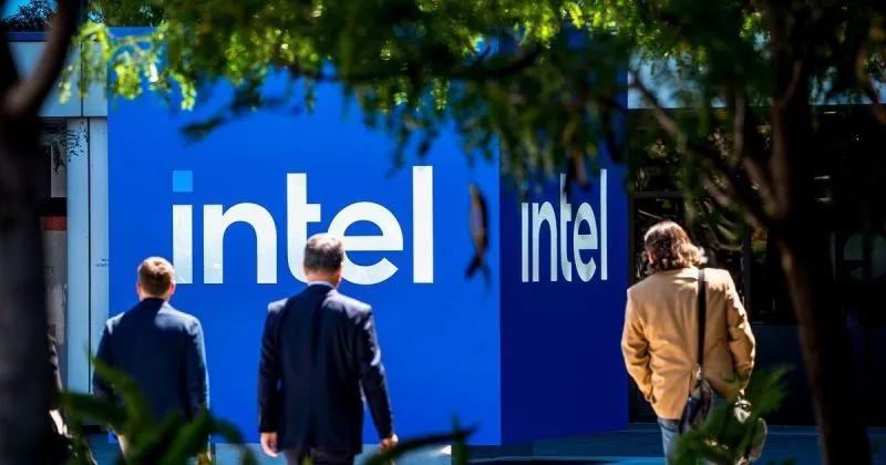 Intel's Turnaround Hits a Speed Bump: Bleak Forecasts Dampen CEO's Optimism