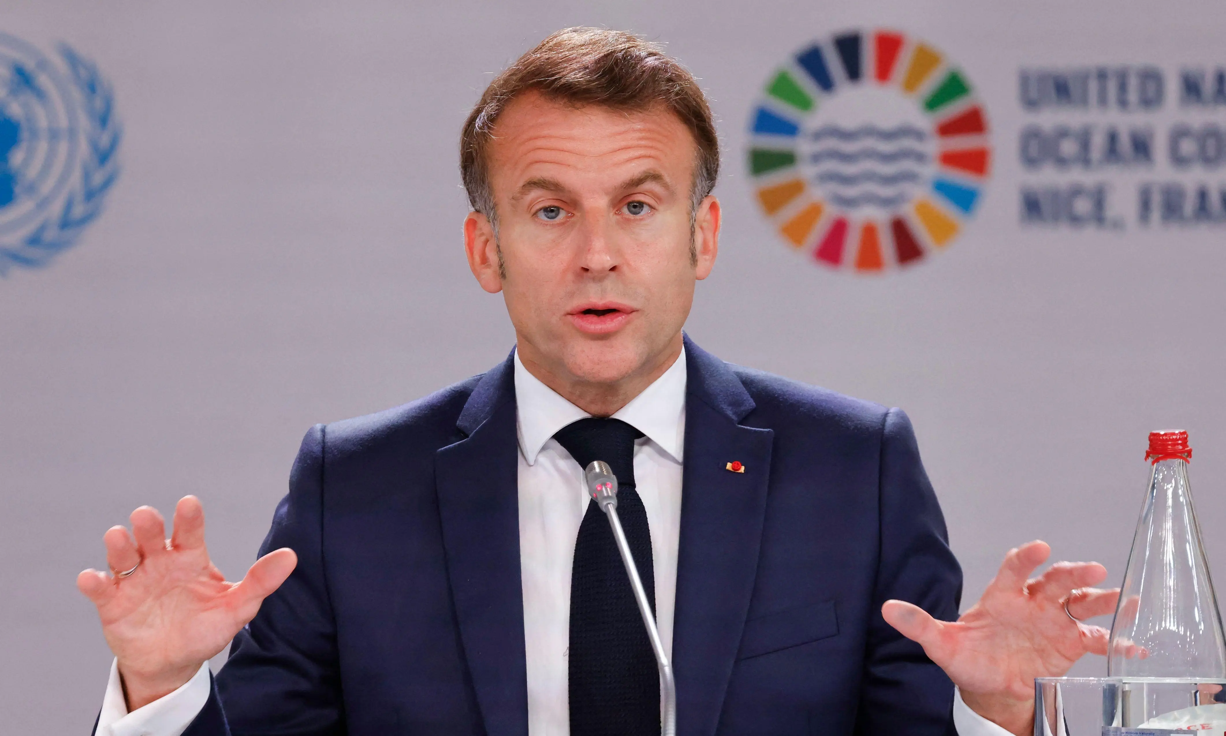 Macron Pushes Landmark Social Media Ban for Under-15s Starting 2026
