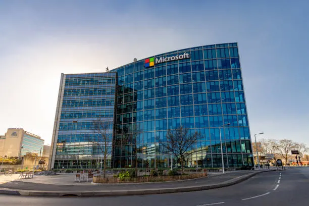 Microsoft Cancels AI Data Center Leases – Strategic Shift or Oversupply Warning?