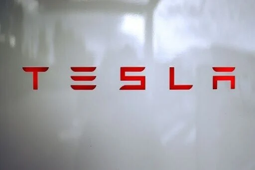 Musk Opens Doors: Tesla Shareholders Invited to Invest in xAI