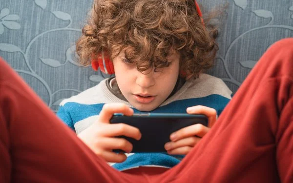 YouTube Rolls Out AI-Powered Age Detection to Protect Minors Online